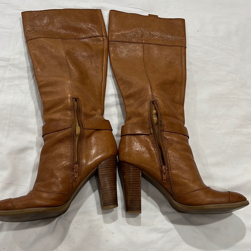 Nine West  Camel Heeled  Boots 7 1/2 M - Picture 3 of 4
